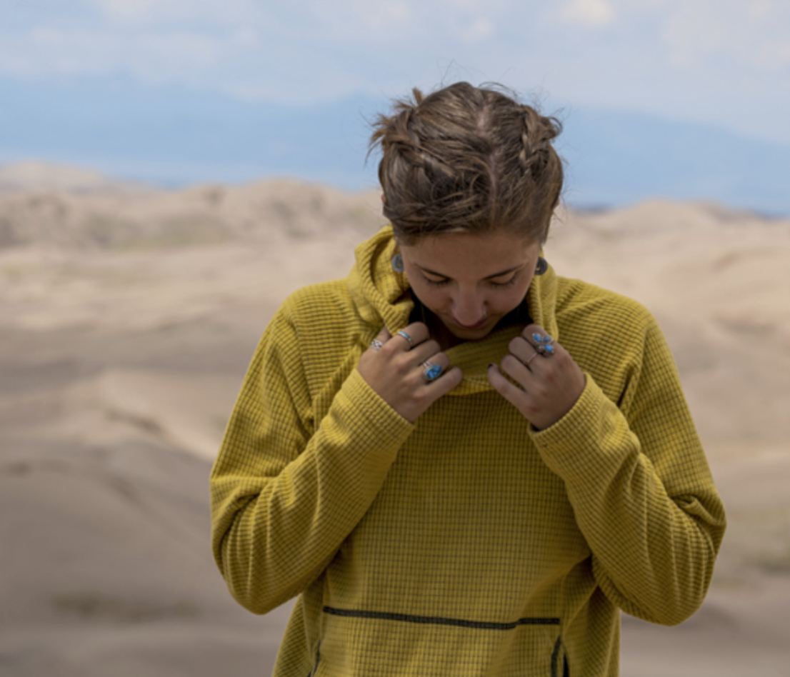 melanzana micro grid fleece hoodie in sand dunes colorado